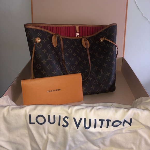 Louis Vuitton Handbags - Louis Vuitton Medium Neverfull Bag!